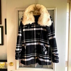 EUC Like New Oakley winter jacket / coat. Can be worn multiple styles as shown.